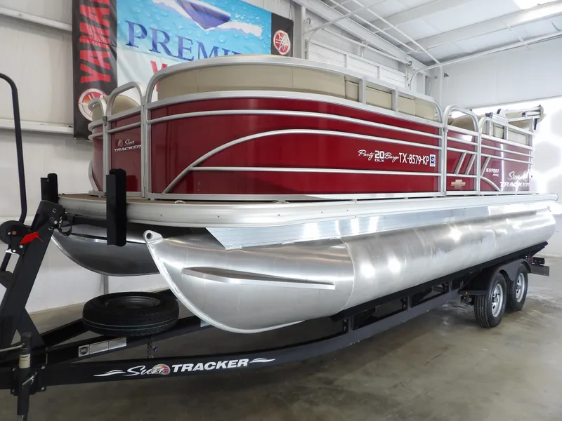 Slide: The Image of Sun Tracker Party Barge 20 DLX 2023 - 3