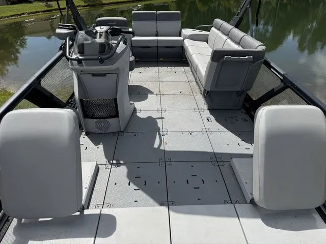 Slide: The Image of Sea-Doo Switch Sport 21 2023 - 12