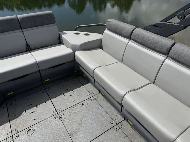 Slide: The Image of Sea-Doo Switch Sport 21 2023 - 17