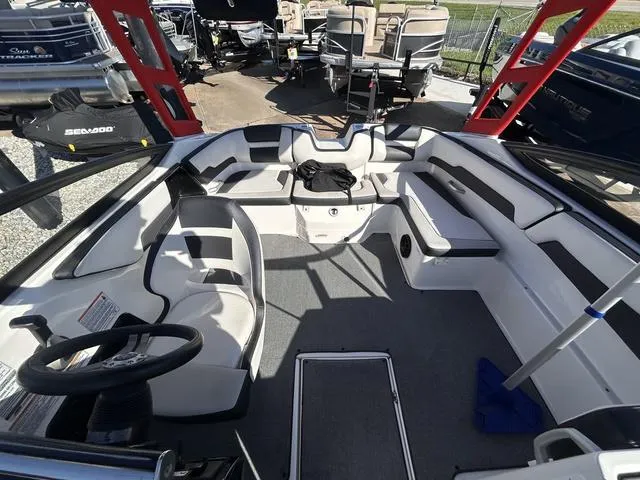 Slide: The Image of Yamaha AR195 2019 - 10