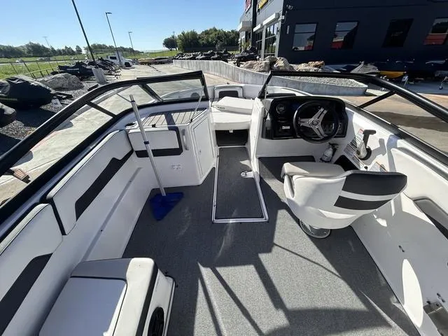 Slide: The Image of Yamaha AR195 2019 - 6