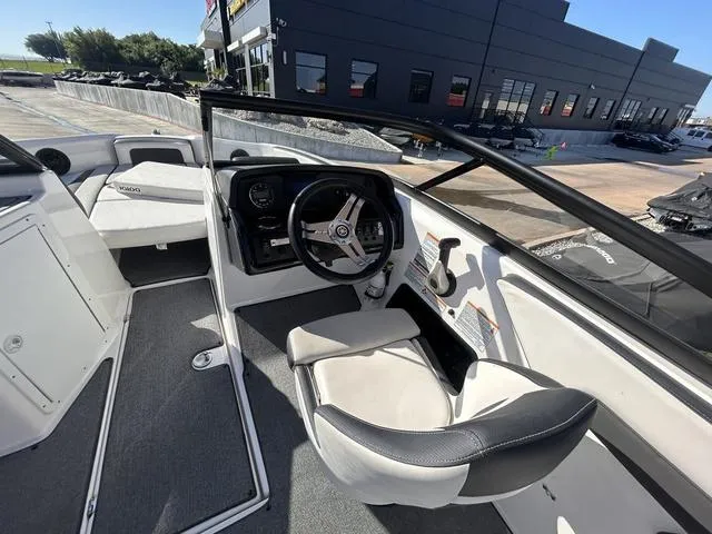 Slide: The Image of Yamaha AR195 2019 - 7