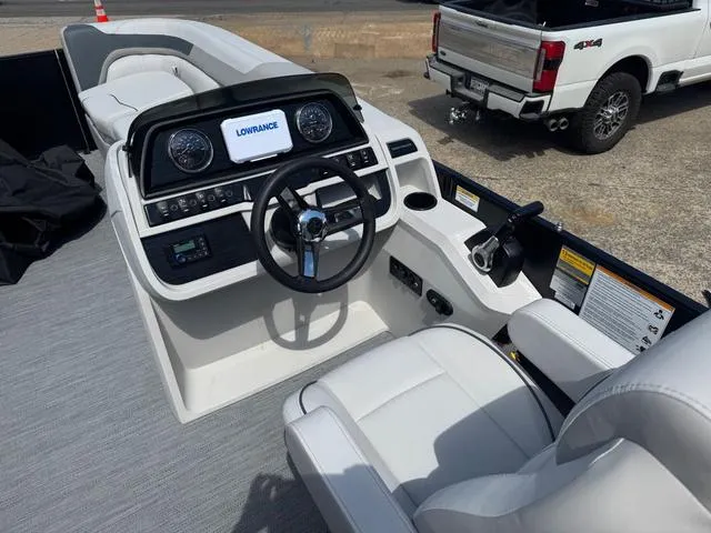 Slide: The Image of Godfrey Sweetwater 2286 SFL Tritoon - Yamaha 150 2026 - 10