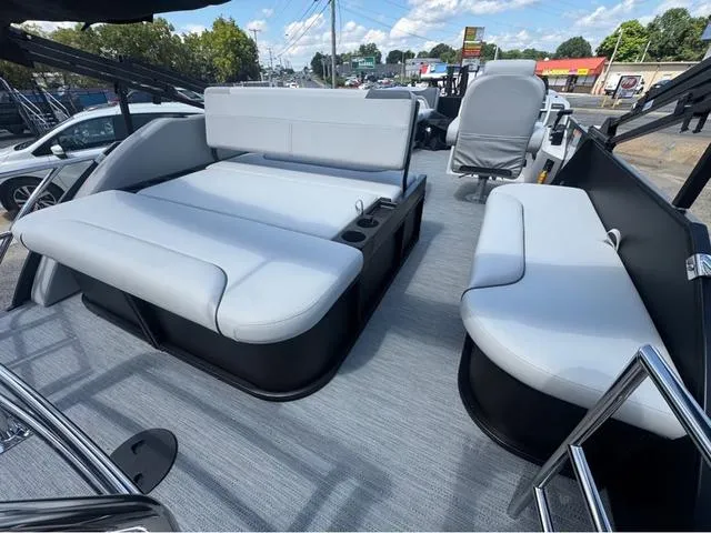 Slide: The Image of Godfrey Sweetwater 2286 SFL Tritoon - Yamaha 150 2026 - 12