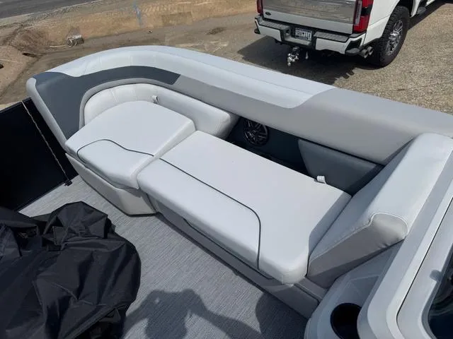 Slide: The Image of Godfrey Sweetwater 2286 SFL Tritoon - Yamaha 150 2026 - 14