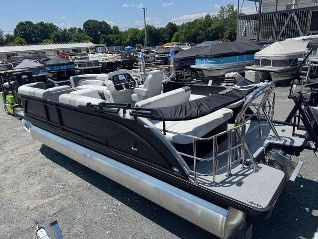 Slide: The Image of Godfrey Sweetwater 2286 SFL Tritoon - Yamaha 150 2026 - 17