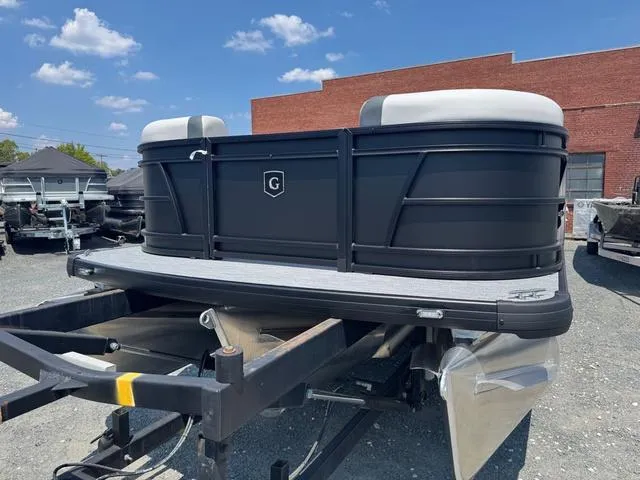 Slide: The Image of Godfrey Sweetwater 2286 SFL Tritoon - Yamaha 150 2026 - 3