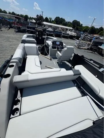 Slide: The Image of Godfrey Sweetwater 2286 SFL Tritoon - Yamaha 150 2026 - 5