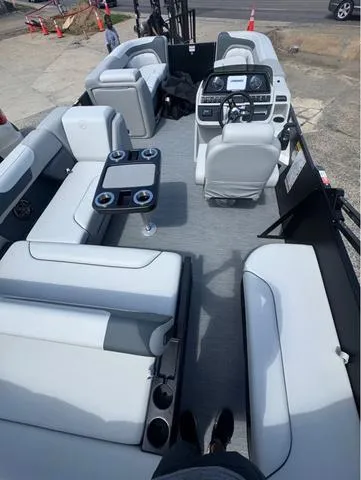 Slide: The Image of Godfrey Sweetwater 2286 SFL Tritoon - Yamaha 150 2026 - 8