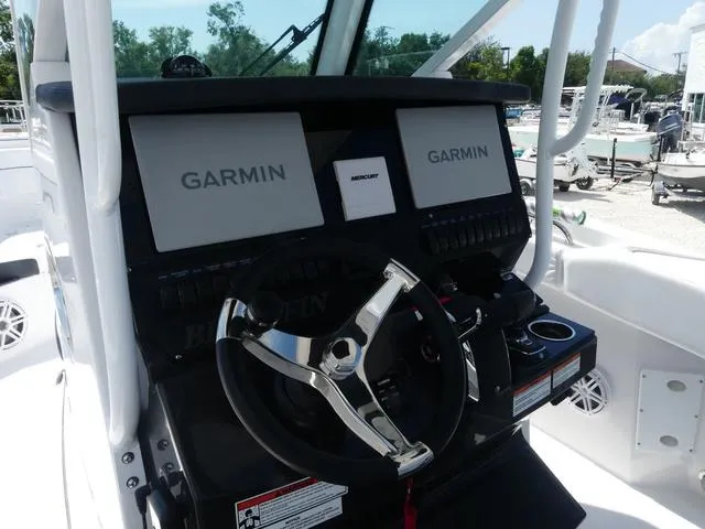 Slide: The Image of Blackfin 272 CC 2026 - 10