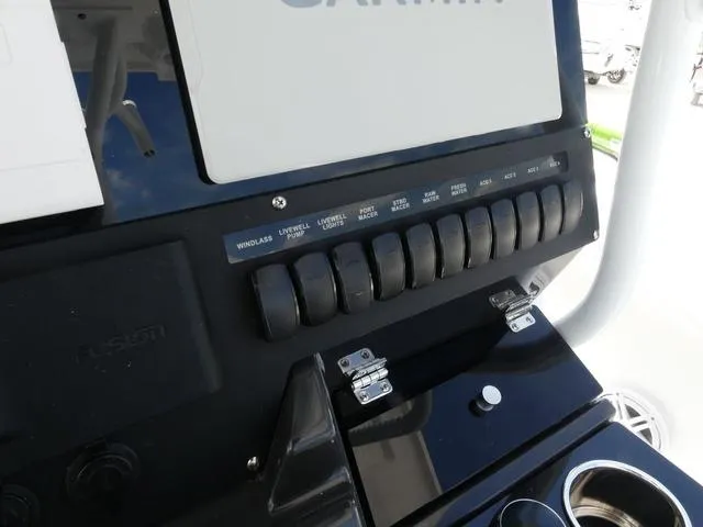 Slide: The Image of Blackfin 272 CC 2026 - 12