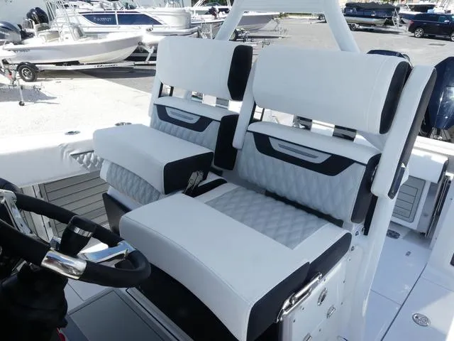 Slide: The Image of Blackfin 272 CC 2026 - 16