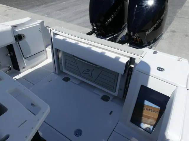 Slide: The Image of Blackfin 272 CC 2026 - 17