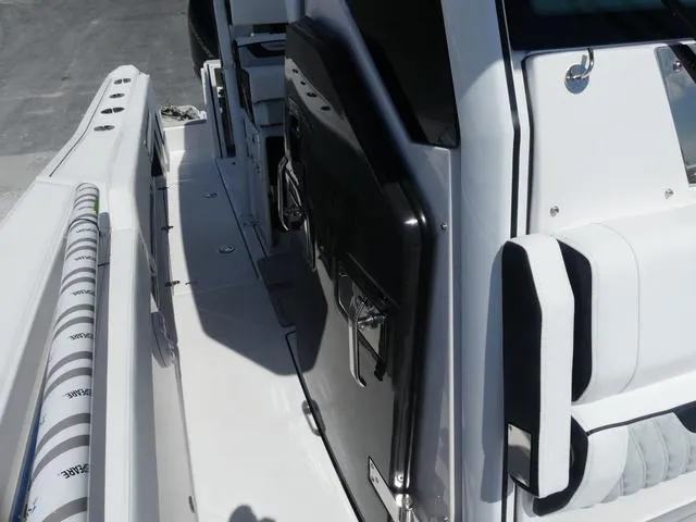 Slide: The Image of Blackfin 272 CC 2026 - 23