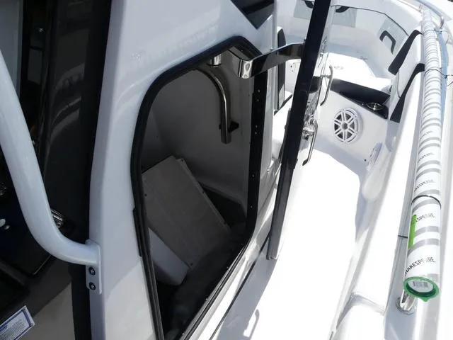 Slide: The Image of Blackfin 272 CC 2026 - 24