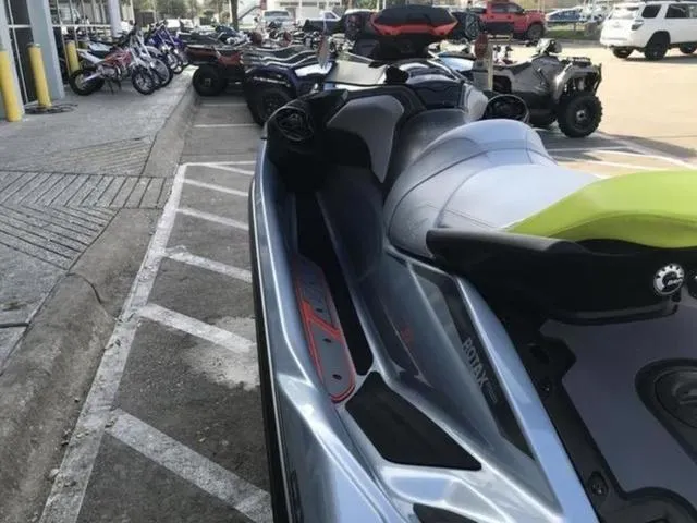 Slide: The Image of Sea-Doo RXT-X 2025 - 10