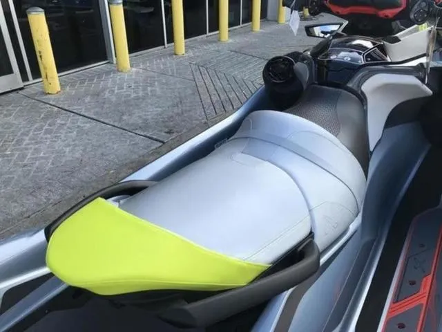 Slide: The Image of Sea-Doo RXT-X 2025 - 13