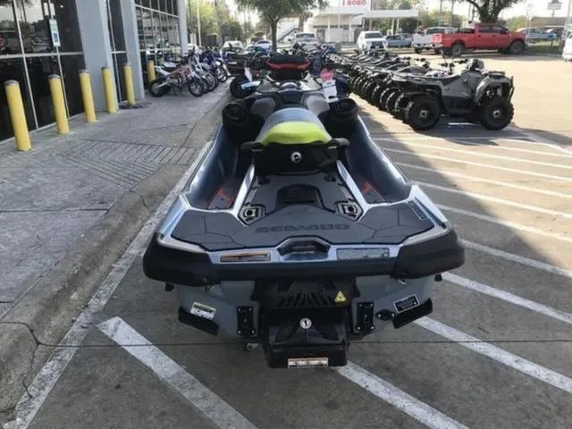 Slide: The Image of Sea-Doo RXT-X 2025 - 6