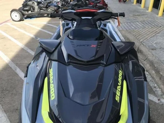 Slide: The Image of Sea-Doo RXT-X 2025 - 9