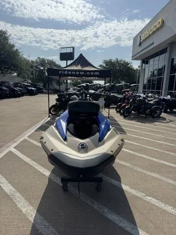 Slide: The Image of Sea-Doo Spark Trixx for 3 2025 - 3