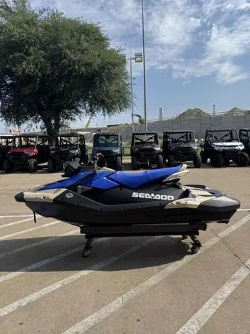 Slide: The Image of Sea-Doo Spark Trixx for 3 2025 - 5