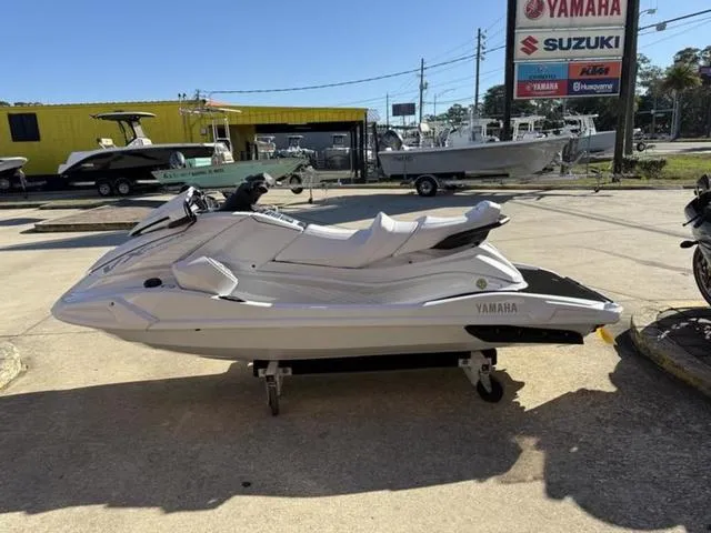 Slide: The Image of Yamaha VX1900B-BB 2025 - 5