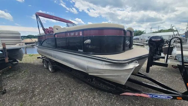 Slide: The Image of Manitou 23 Oasis RF SHP 373 2022 - 5