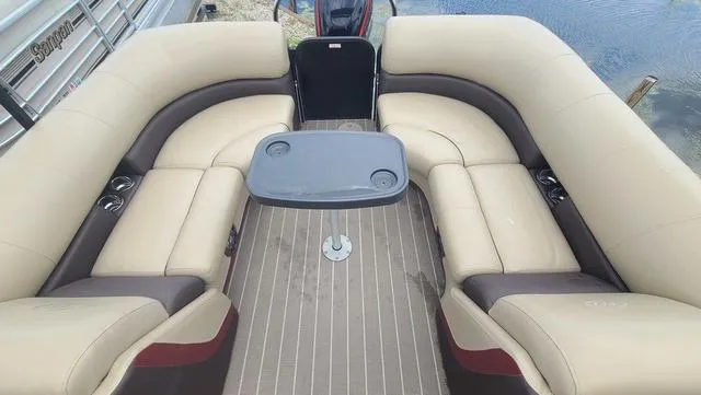 Slide: The Image of Manitou 23 Oasis RF SHP 373 2022 - 6