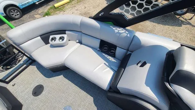 Slide: The Image of South Bay 523RS Arch 3.0 2021 - 12