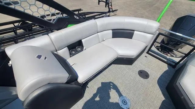 Slide: The Image of South Bay 523RS Arch 3.0 2021 - 13