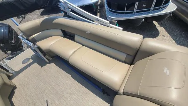 Slide: The Image of Starcraft 22 LX 2022 - 8