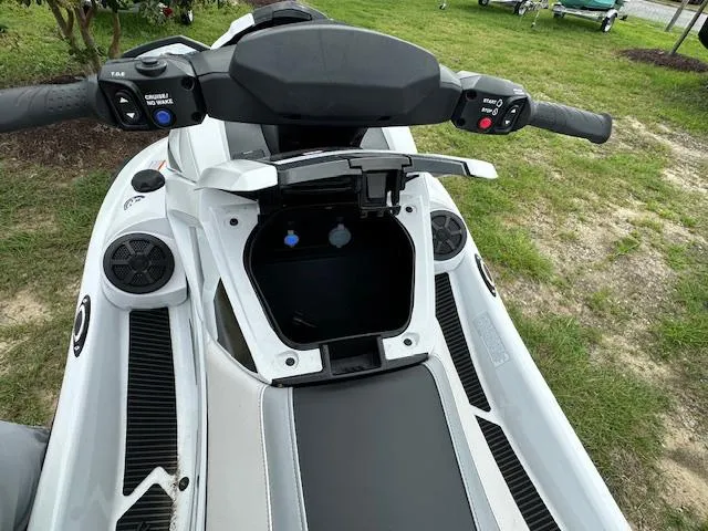 Slide: The Image of Yamaha VX CRUISER HO 2024 - 9