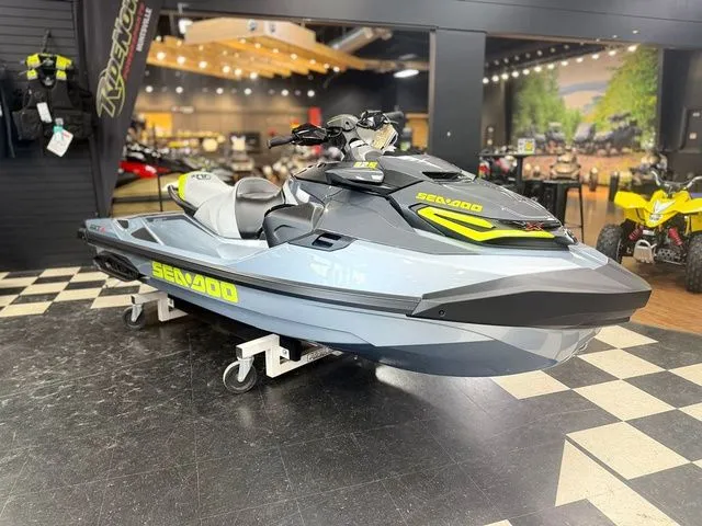 Slide: The Image of Sea-Doo RXT-X 2025 - 3
