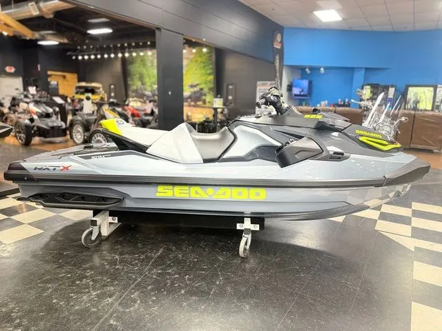 Slide: The Image of Sea-Doo RXT-X 2025 - 7