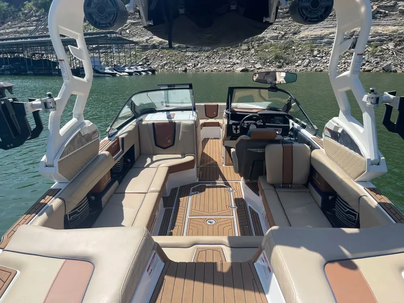 Slide: The Image of Nautique G23 2019 - 10