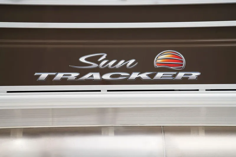 Slide: The Image of Sun Tracker Sportfish 24 XP3 2025 - 17