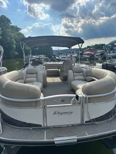 The Image of 2008 Sun Tracker PARTY BARGE 25 Regency Edition pontoon boat docked on a sunny day. - 0
