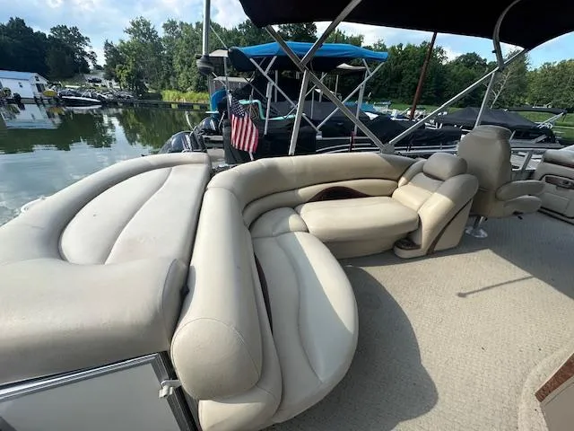 Slide: The Image of 2008 Sun Tracker PARTY BARGE 25 Regency Edition with spacious seating on a calm lake. - 5