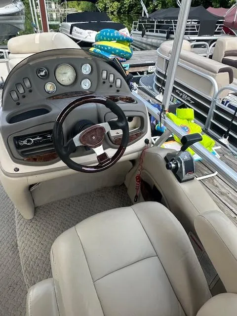 Slide: The Image of 2008 Sun Tracker PARTY BARGE 25 Regency Edition boat interior with steering wheel and controls. - 8