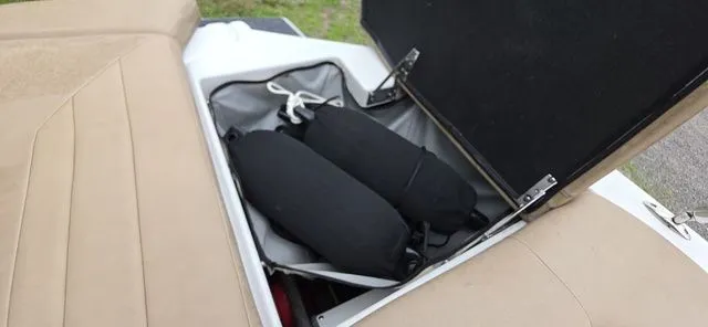 Slide: The Image of Four Winns 210 Horizon 2013 - 10