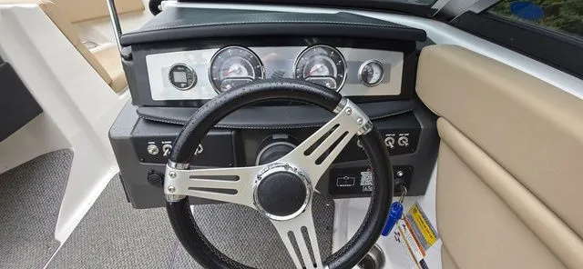 Slide: The Image of Four Winns 210 Horizon 2013 - 13