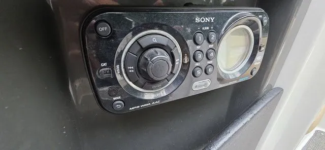 Slide: The Image of Four Winns 210 Horizon 2013 - 14