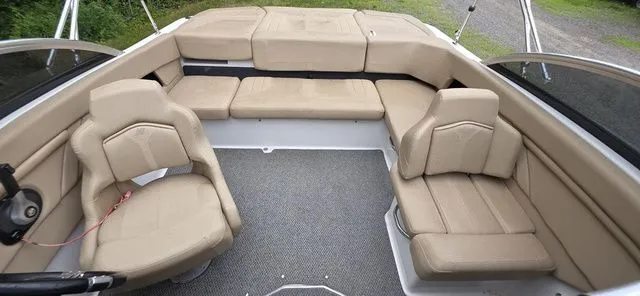 Slide: The Image of Four Winns 210 Horizon 2013 - 17