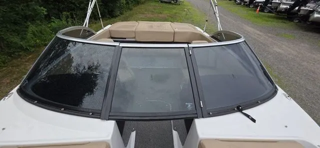 Slide: The Image of Four Winns 210 Horizon 2013 - 18