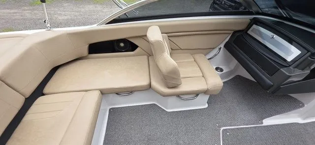 Slide: The Image of Four Winns 210 Horizon 2013 - 21