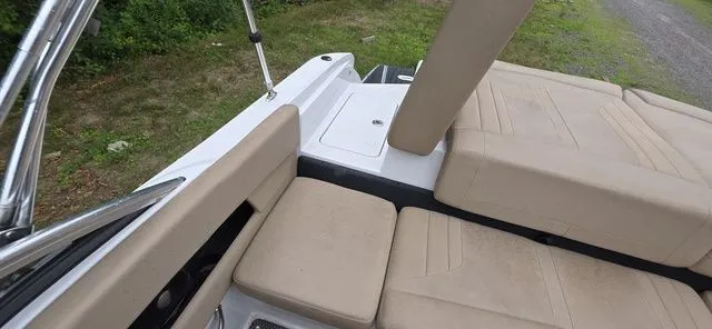 Slide: The Image of Four Winns 210 Horizon 2013 - 24