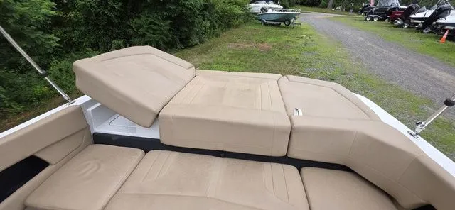 Slide: The Image of Four Winns 210 Horizon 2013 - 25