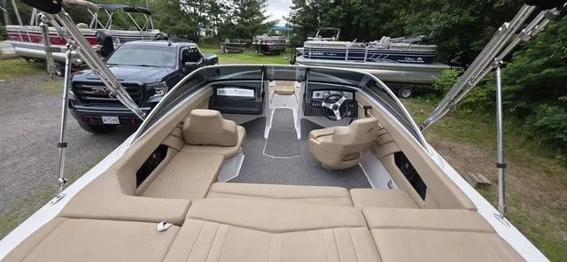 Slide: The Image of Four Winns 210 Horizon 2013 - 26