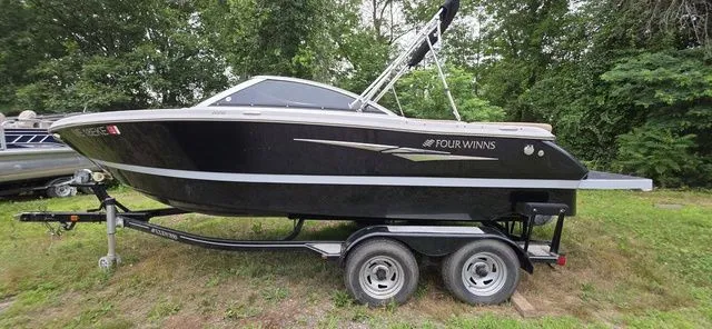 Slide: The Image of Four Winns 210 Horizon 2013 - 27