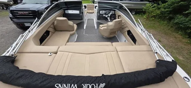 Slide: The Image of Four Winns 210 Horizon 2013 - 8